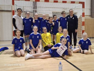 Starší minižačky odehrály svůj první turnaj 6+1